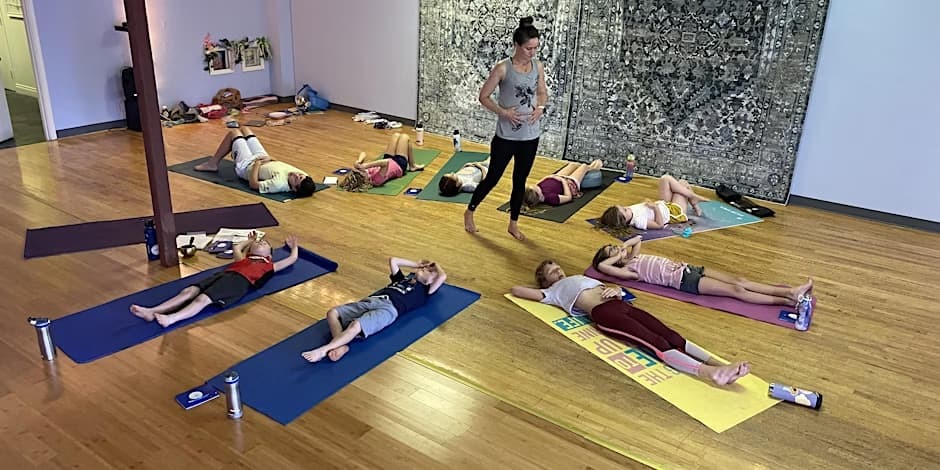 Campamento de verano de yoga para niños